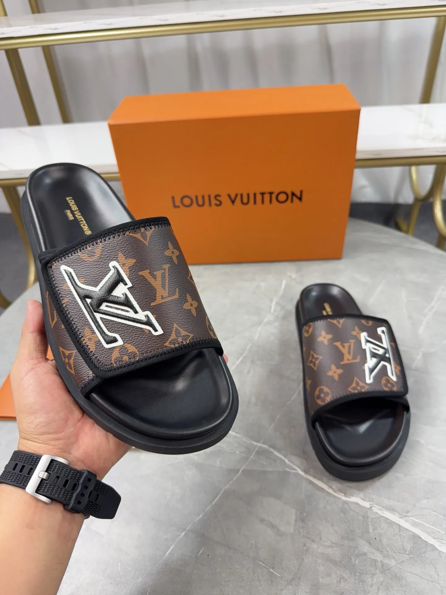 Men's Men's Shoes 💰380💰 🌈LV | Louis Vuitton ²⁰²³ 𝐬𝐬 🧡💚2025 Spring and Summer New Style Top Version‼ ️The original version is the same. The counter specializes in the latest straw slippers. Hard goods are new🆕 ❥Purchase level! Full of high-end feel! A popular model among bloggers at home and abroad, it’s retro and fashionable, and looks stunning on your feet! Mainly recommended models on the official website★ ━━━━━ ЅᏇєєt ━━━━━ ▪️Upper: original customized cowhide fabric ▪️Inner: cow lining ▪️Outsole: high-end rubber outsole ▪️Shoe size: 35-47 (46-47 customization is not returnable)